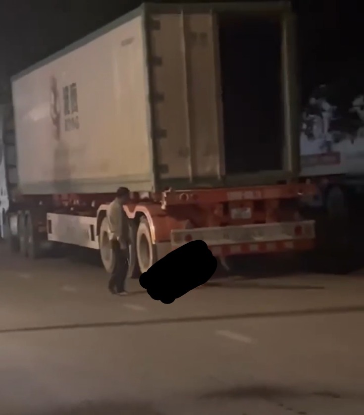 Xuất hiện video g:ây s:ốc về vụ người đàn ông b:ị x:iên như x:iên chuối t_Cân nhắc khi xem