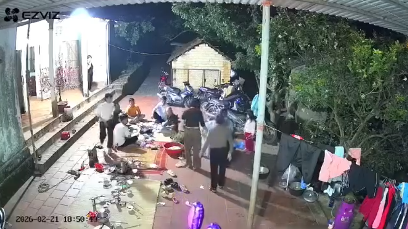 Video vụ việc mauthuan gia đình xuất phát từ xích mích giữa trẻ nhỏ