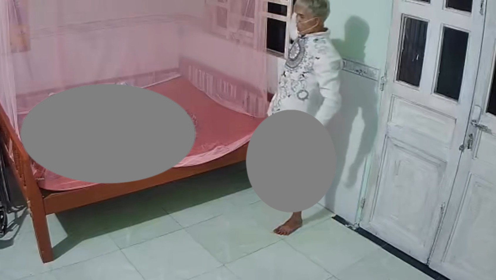 ĐÂY LÀ ĂN TRỘM!!!! Nó lẻn vào nhà nếu ko có cam chắc ko ai tin mất