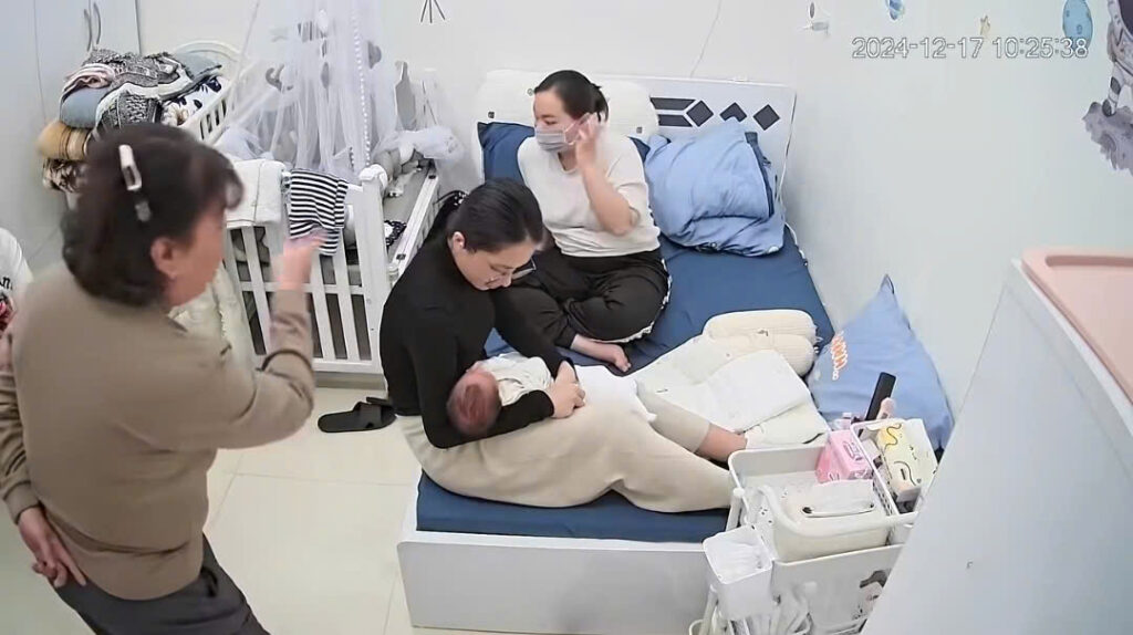 [VIDEO] Vụ việc mẹ chồng giáo huấn con dâu khi vừa sinh được 10 ngày khiến nhiều người bức xúc