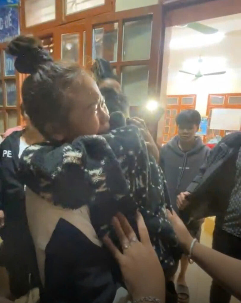 [VIDEO] Hiện trường vụ việc người mẹ tìm thấy con trong lớp học khóa trái cửa