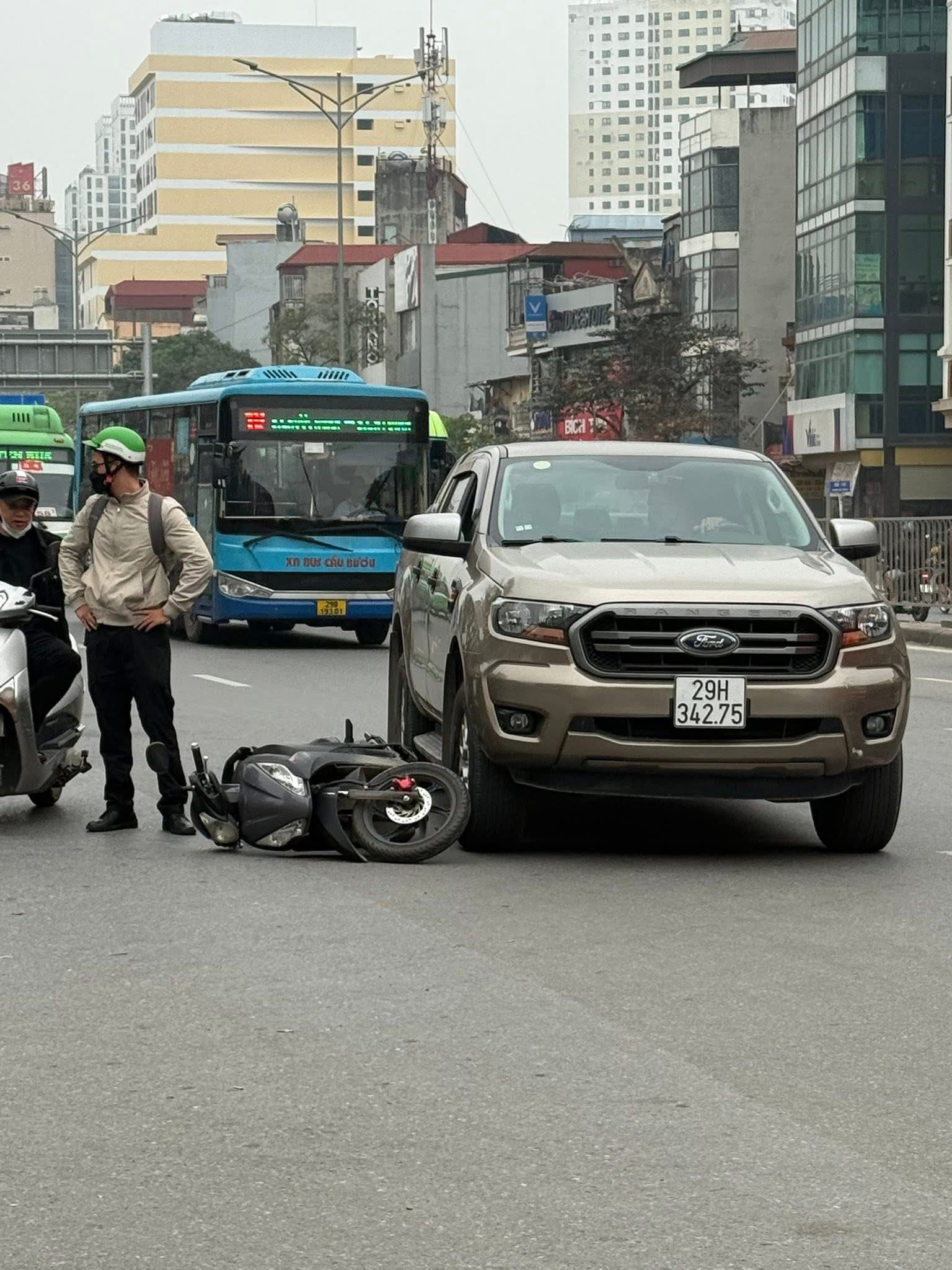 Vjdeo bác xe tải nữa HOT nhất CĐM hôm nay