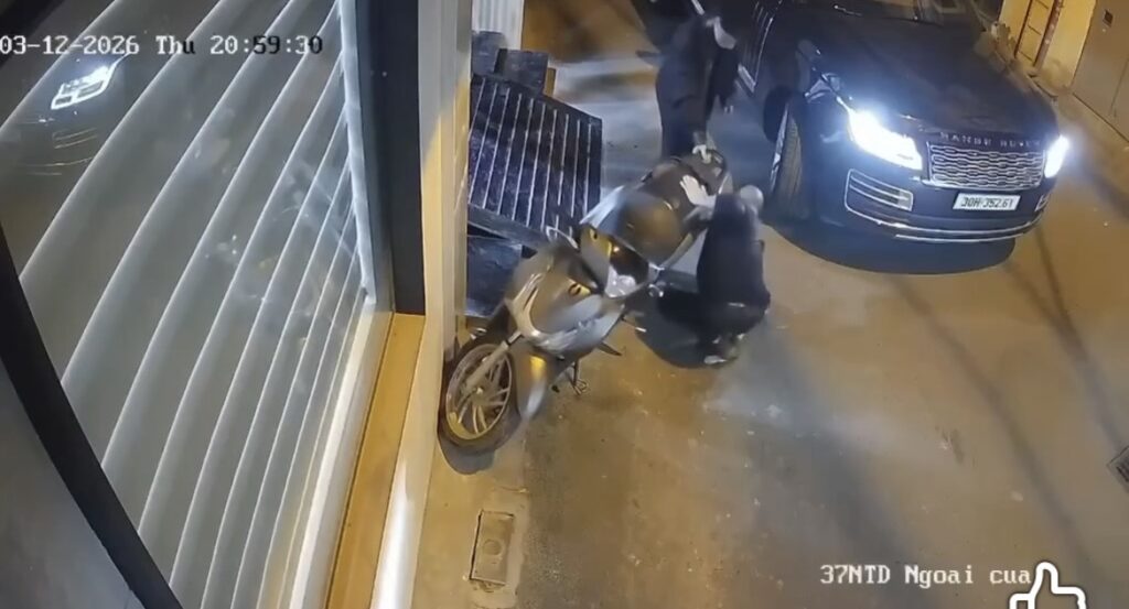 vjdeo ghi lại sự viêc giữa thanh niên đi SH và anh zai đi Oto