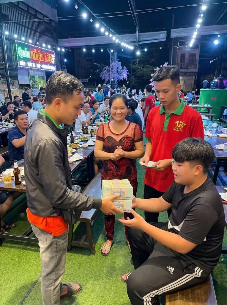 Anh NV quán nhậu trúng số 18 tỷ, tặng bạn thân 2 tỷ để trả ơn ngày xưa không ngại bỏ tiền đưa mình đi viện mà không hề tính toán