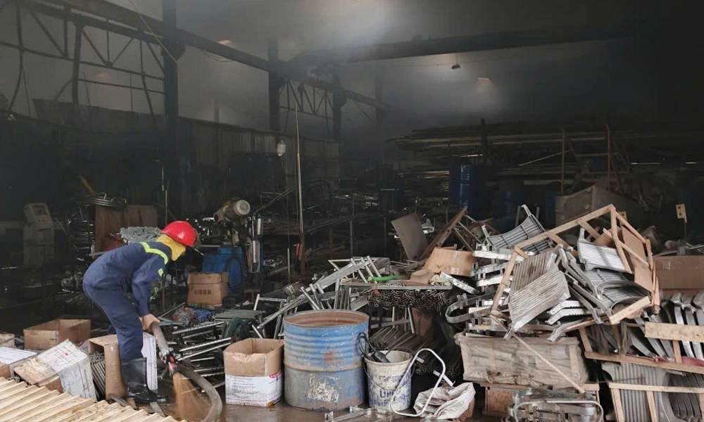 Cháy lớn công ty thiết bị thẩm mỹ trong KCN Đại Đồng – Hoàn Sơn ở Bắc Ninh