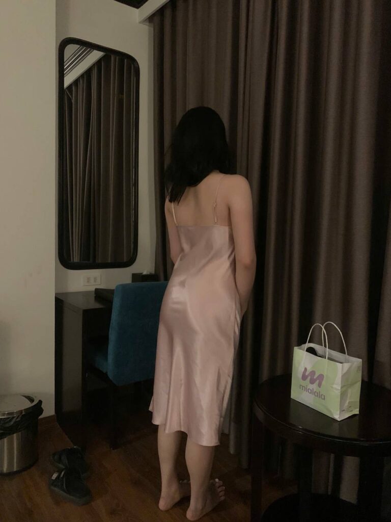 phụ nữ xinh đẹp mặc gì cũng đẹp