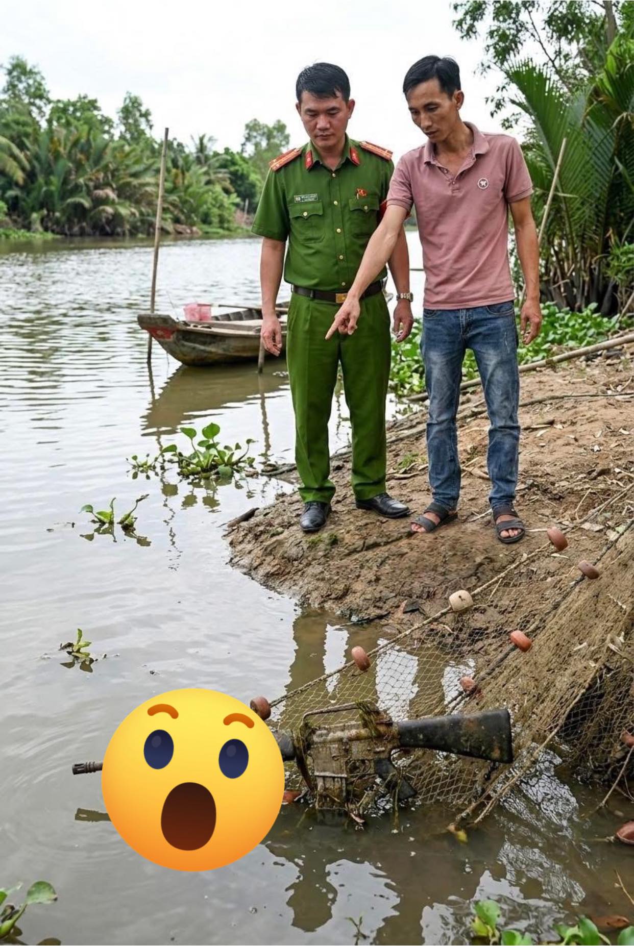 Giăng lưới b:ắt cá, ai ngờ “d:ính” luôn khẩu M16 dưới đáy nước