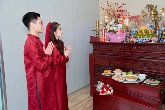 Chú rể bức xúc vì tráp ăn hỏi 11,5 triệu đồng bị thối, hư hỏng một nửa