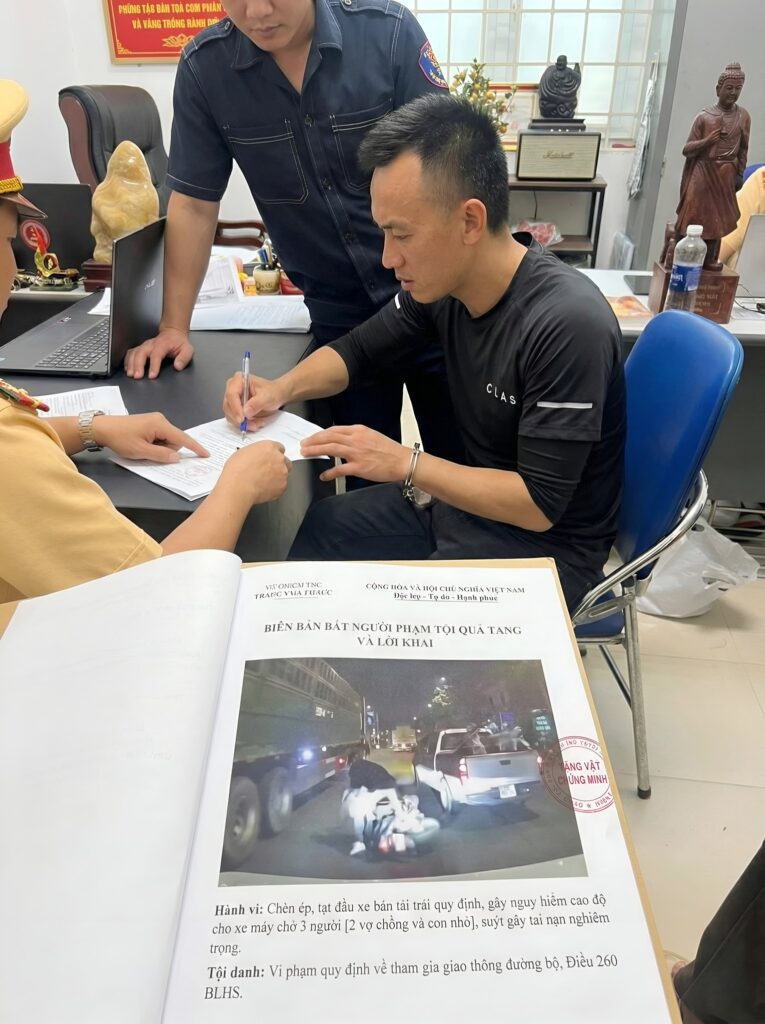 Cảnh sát đã làm việc với tài xế xe bán tải