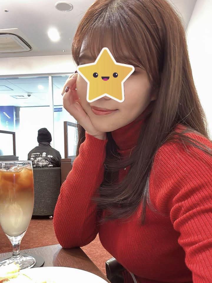 Làm clip nấu ăn, hot girl khiến cả trăm ngàn fan “xem không rời mắt”