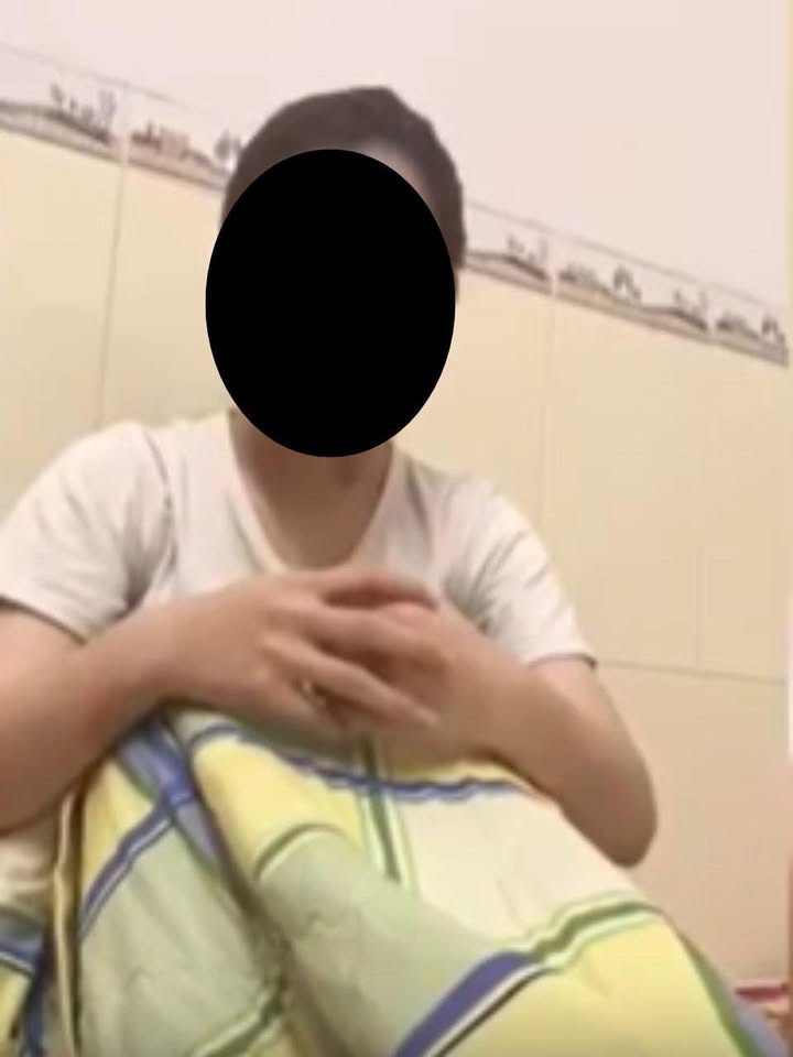 vjdeo ghi lại sự việc đi họp lớp cấp 3 ngày đầu năm mới