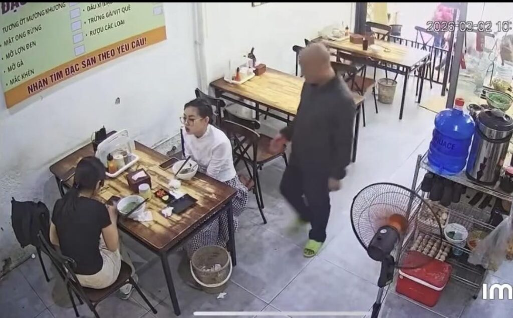 Camera ghi lại sự việc Người đàn ông được CĐM tìm kiếm nhiều nhất lúc này