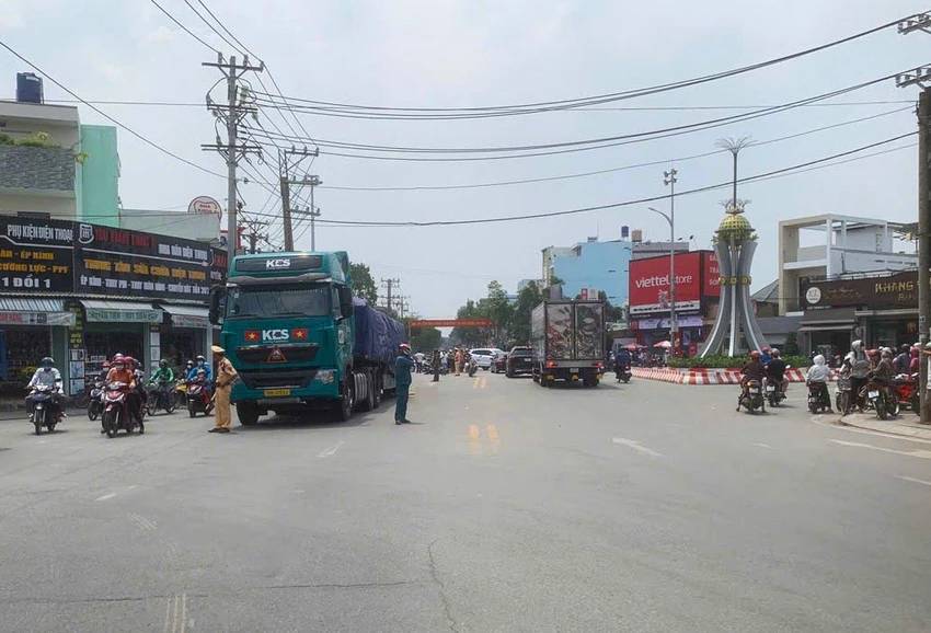 Th/ương t/âm: nữ sinh 16 tuổi tử vong sau va chạm với xe đầu kéo