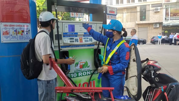 giá xăng dầu sáng nay 31/3: S/ỐT XÌN/H XỊ/CH toa/ng rồi