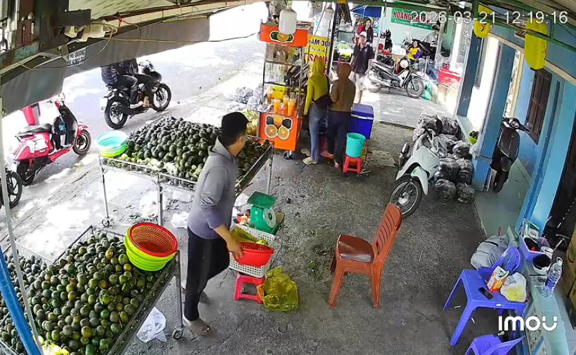 Vid – Vụ việc giữa 2 nhà hàng xóm bán hoa quả