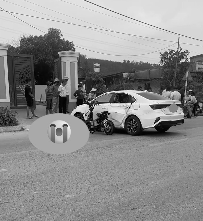 Khoảng 13h tại TDP Khê Khẩu Phường Trần Nhân Tông, TP. Hải Phòng 3 cháu học sinh varcham với xe ô tô