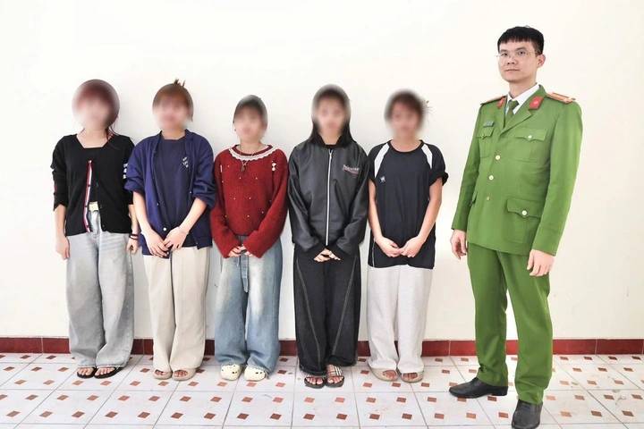 Nghe lời người lạ m/ắc b/ẫy “việc nhẹ lương cao” ,  5 nữ sinh lớp 8 mất liên lạc với gia đình