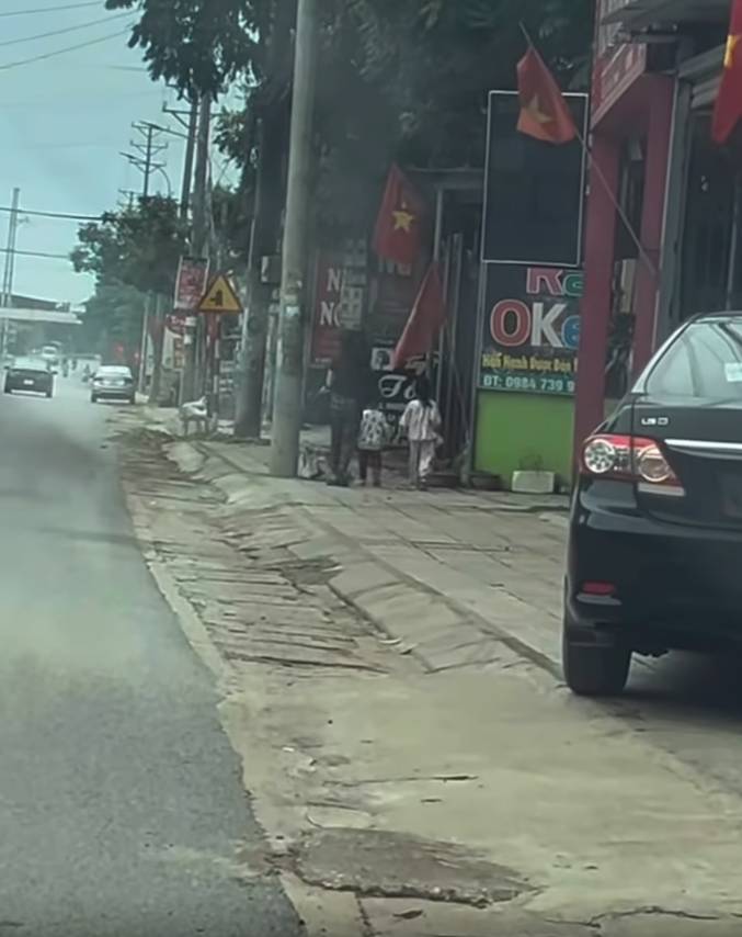 Video được cho là 3 mẹ con sáng nay tại gần 1 nhà nghỉ ở Thái Nguyên