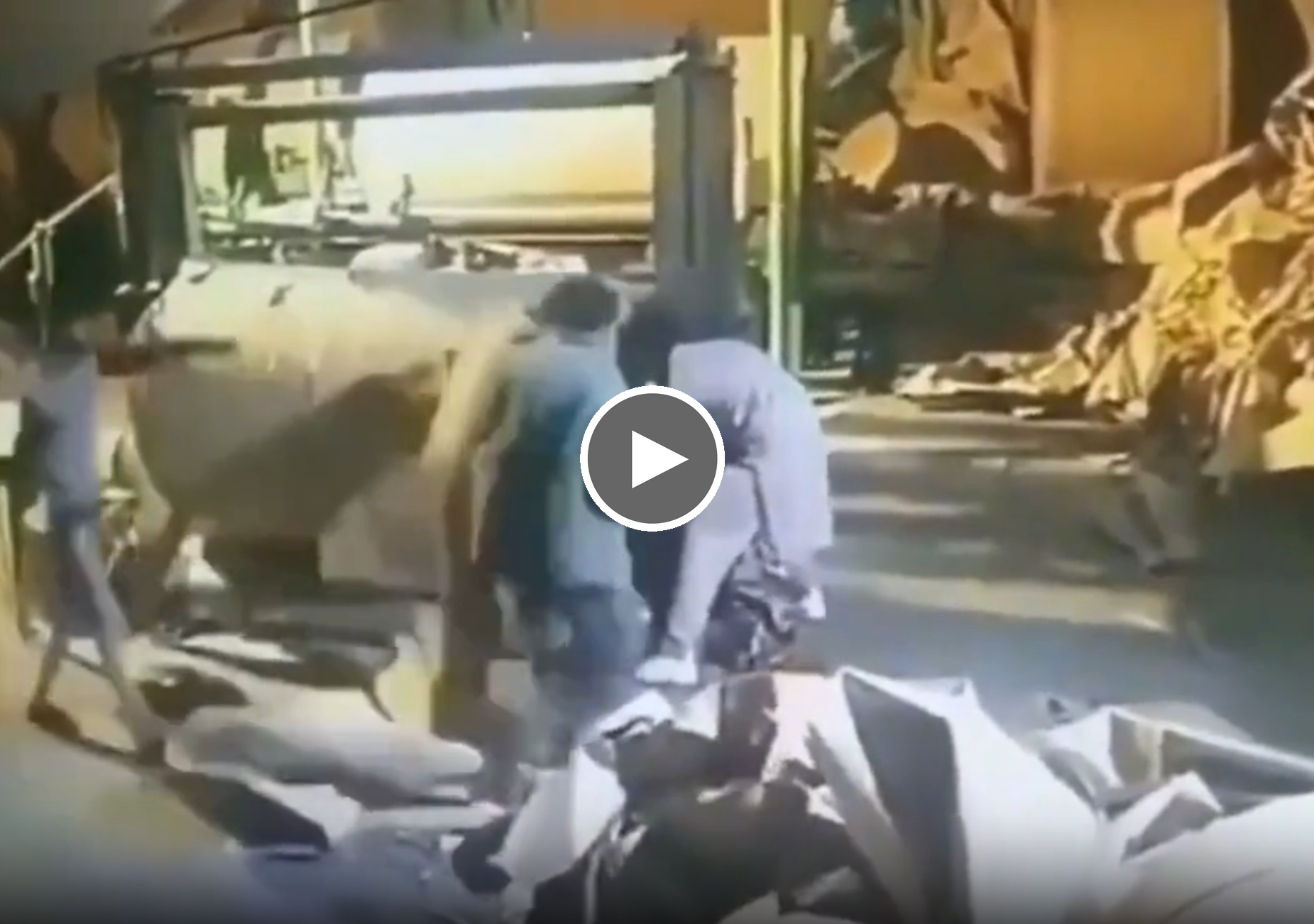 vjde0 ghi lại sự việc tnlđ – vừa làm vừa nghe điện thoại