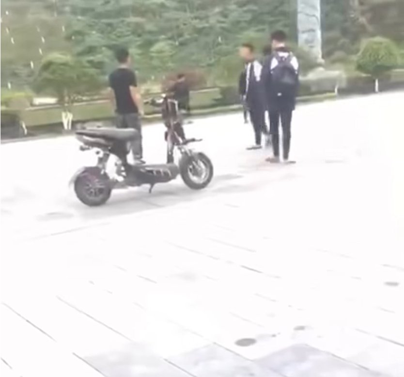 Phú Thọ: 5em HS ch::ặ:n chú bộ đội về phép và cái kết