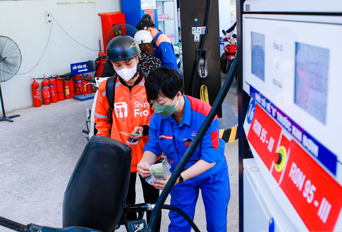 Giá xăng dầu đầu giờ chiều quá g:ắt: Cập nhật giá xăng dầu ngày 4.4