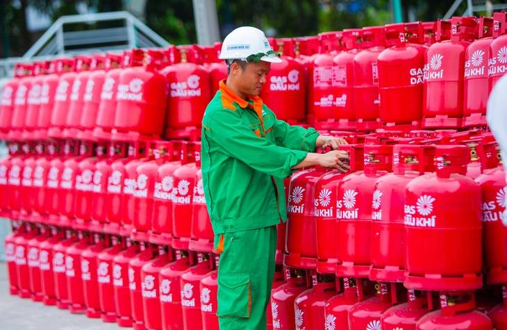 Từ 1-4, giá gas đồng loạt tăng giá kh;ủng kh;iếp trên mỗi bình 12kg