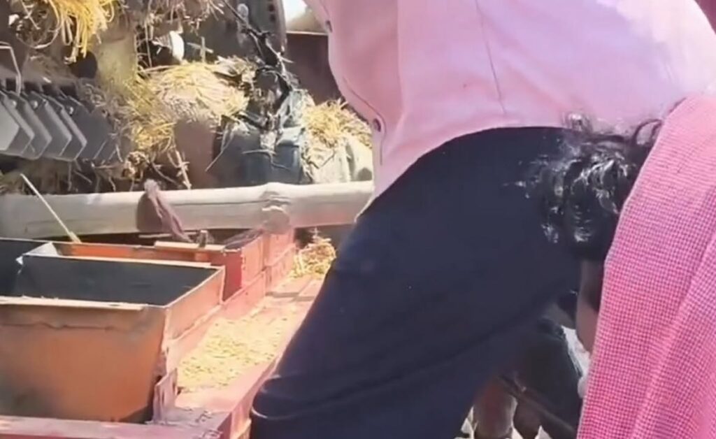 vjde0 sự việc máy gặt lúa