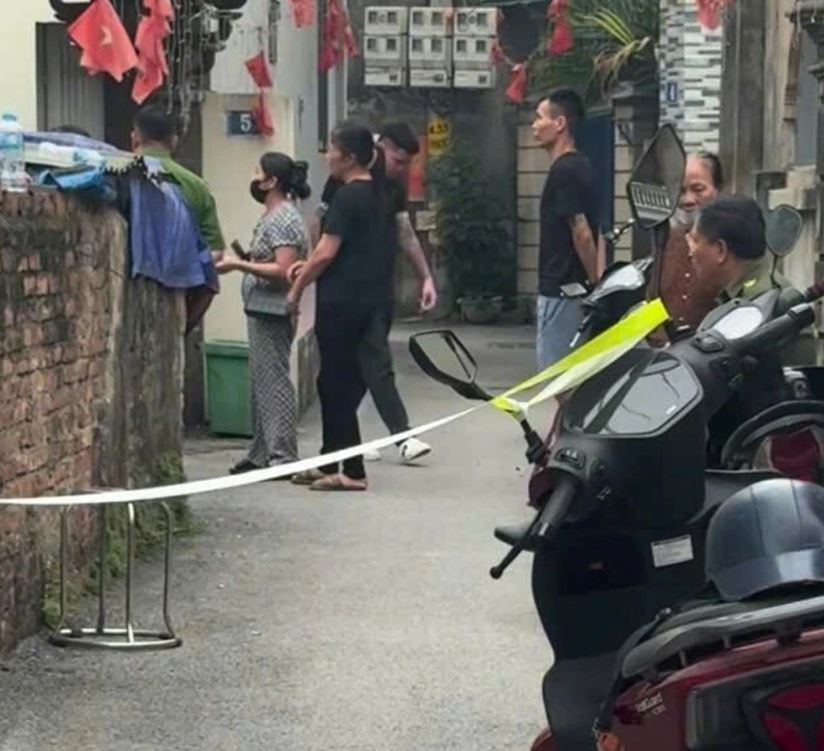 Hà Nội: Người phụ nữ nghi bị chồng sa:thai