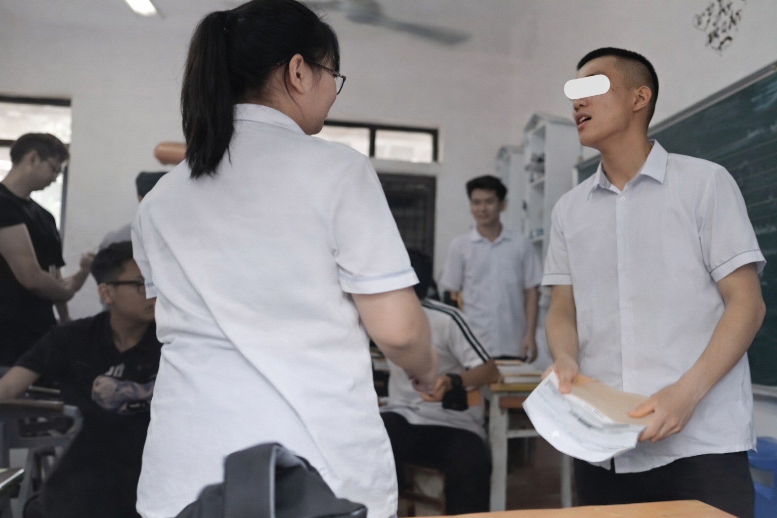 Không hiểu các bạn học sinh bây giờ luôn