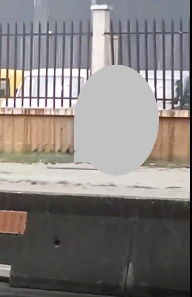 vjde0 ghi lại sự việc thanh niên tập thể dục giữa đường