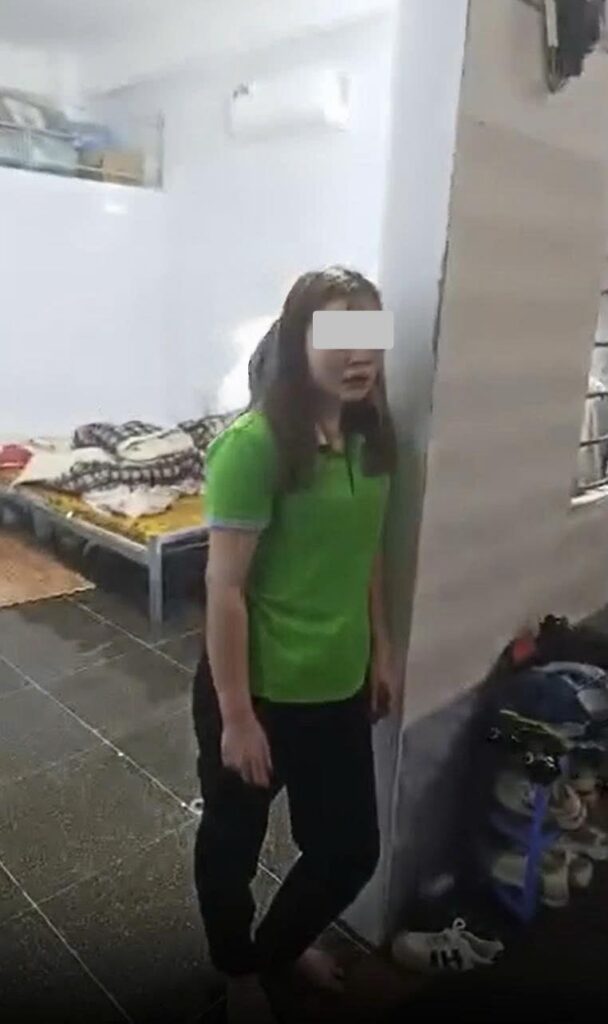 Thương vợ đi làm xa nhà, anh chồng lặn lội từ quê ra thăm và cái kết…