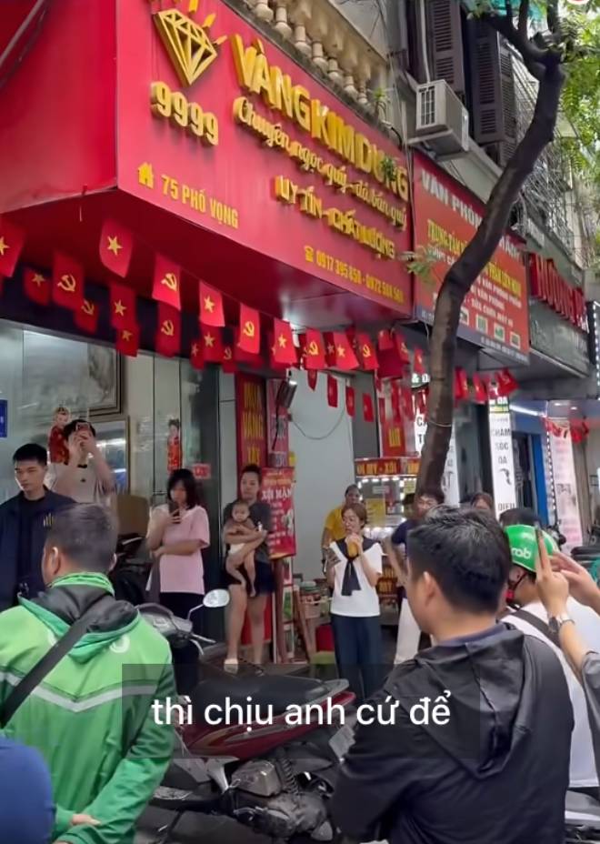 Cướp tiệm vàng trưa ngày 16/5