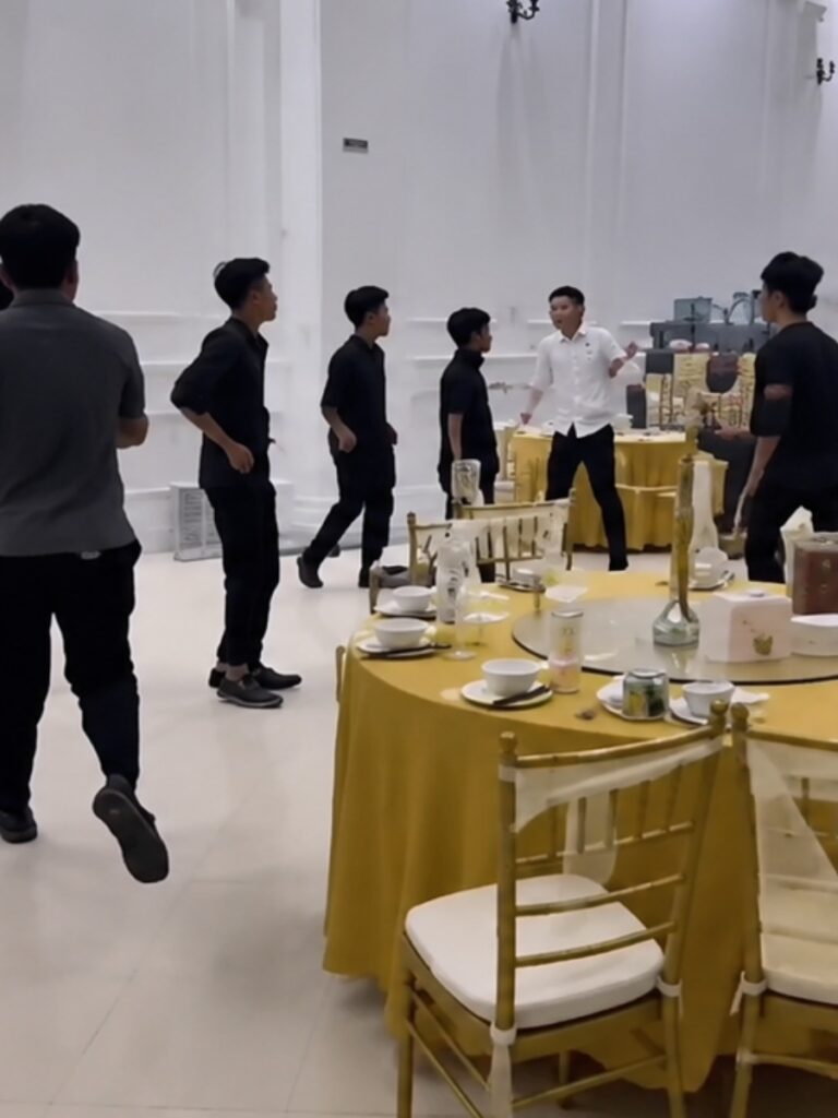 Vid – Vụ việc lễ trưởng thành