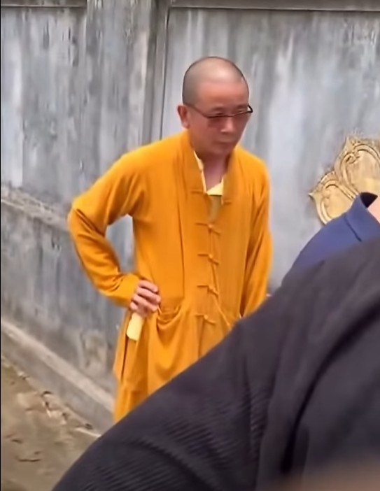 Công an xác minh vụ shipper b/ị sư thầy t;ương t;ác ở Hưng Yên