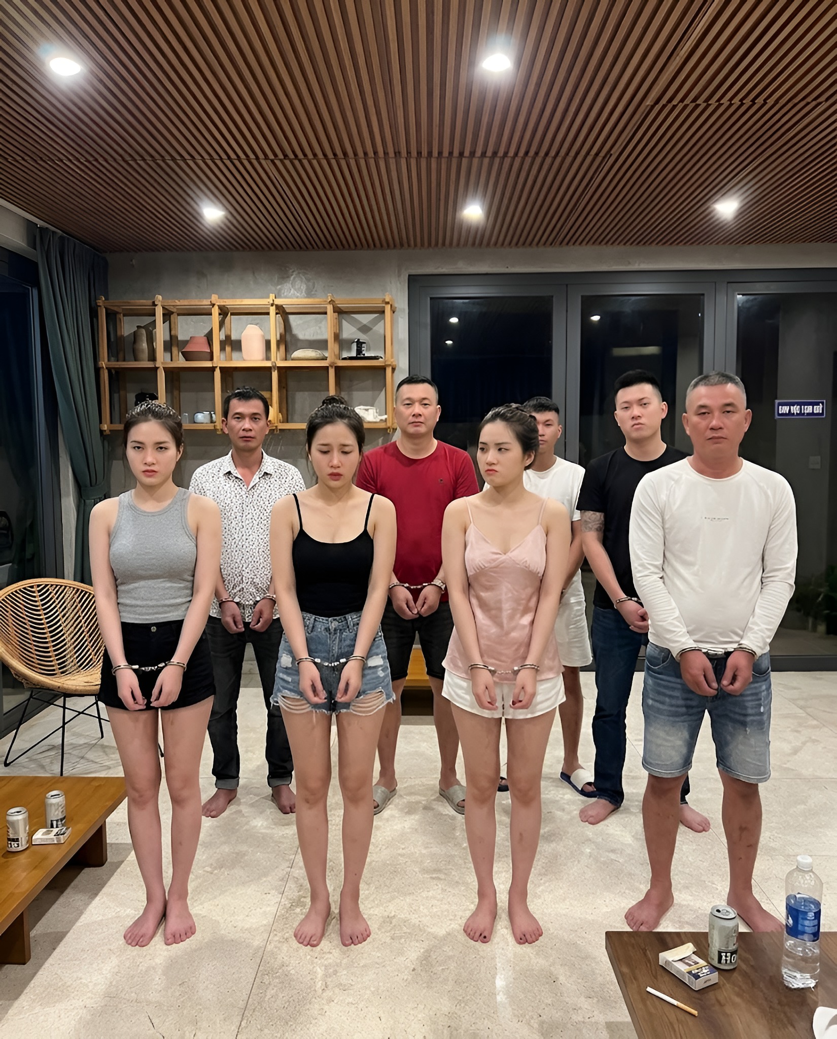 Công an đà nẵng đột kích 1 căn biệt thự villa lúc rạng sáng