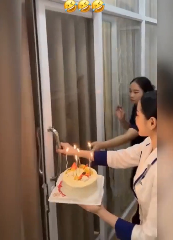 Cô gáj bất ngờ được tổ chức sinh nhật