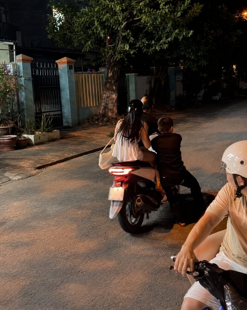 Tưởng chừng trong phim. Nay ngờ đâu trước mắt