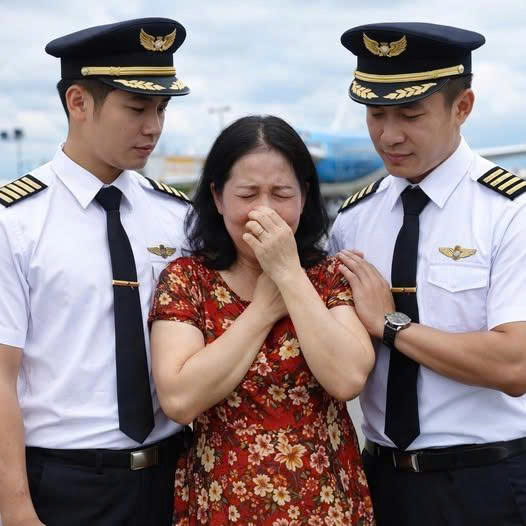 Cô giáo không chồng nhận nuôi hai anh em mồ côi, khi trở thành Phi Công người mẹ ruột quay trở lại đưa 10 triệu tiền lệ phí mong nhận lại con – Blog admin
